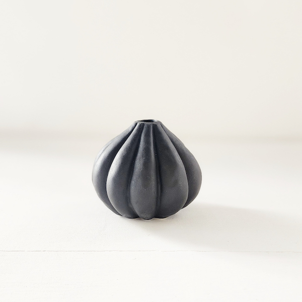 Ceramic Poppy Pot Budvase - Small - Matte Black